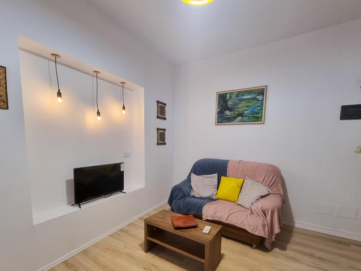 Cozy In Center